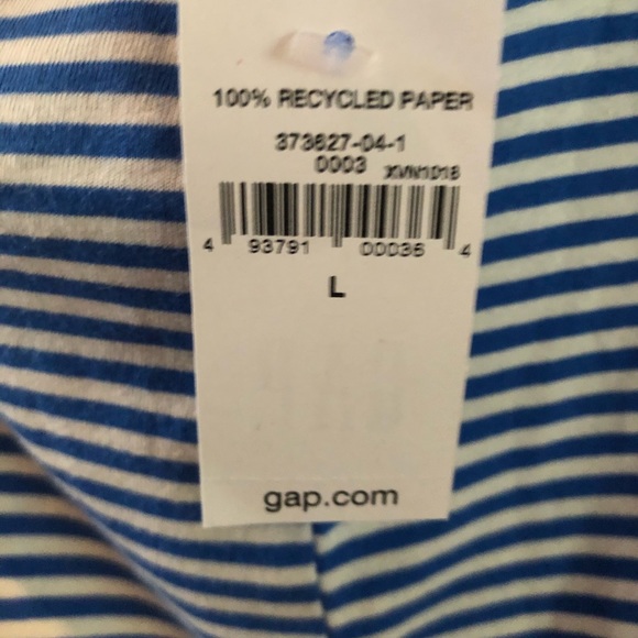 Gap T- Shirt - Picture 3 of 4